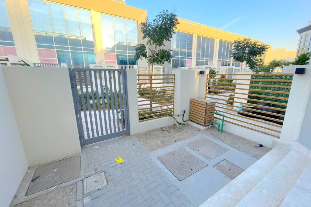 property_2482_693a917ae2ced_1765446010_2815649509